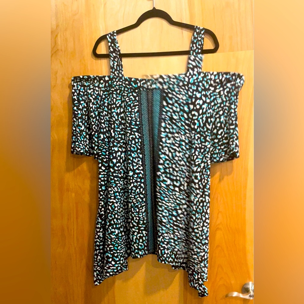 Cold Shoulder Tunic - Picture 2 of 3